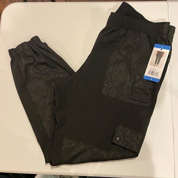 DKNY Sport Embossed Snakeskin Jogger Capri Pants Black Womens - Picture 3 of 4